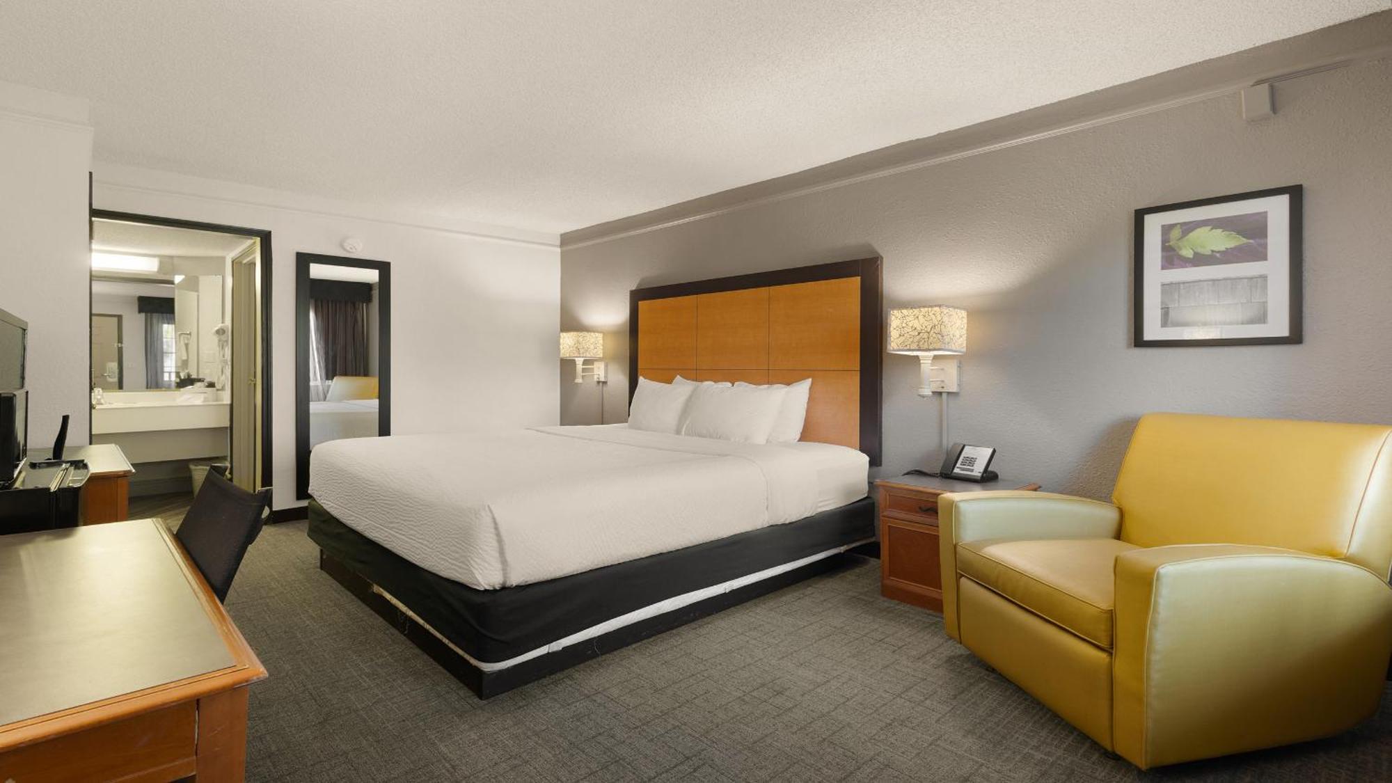 Howard Johnson By Wyndham Sacramento Downtown Exterior foto
