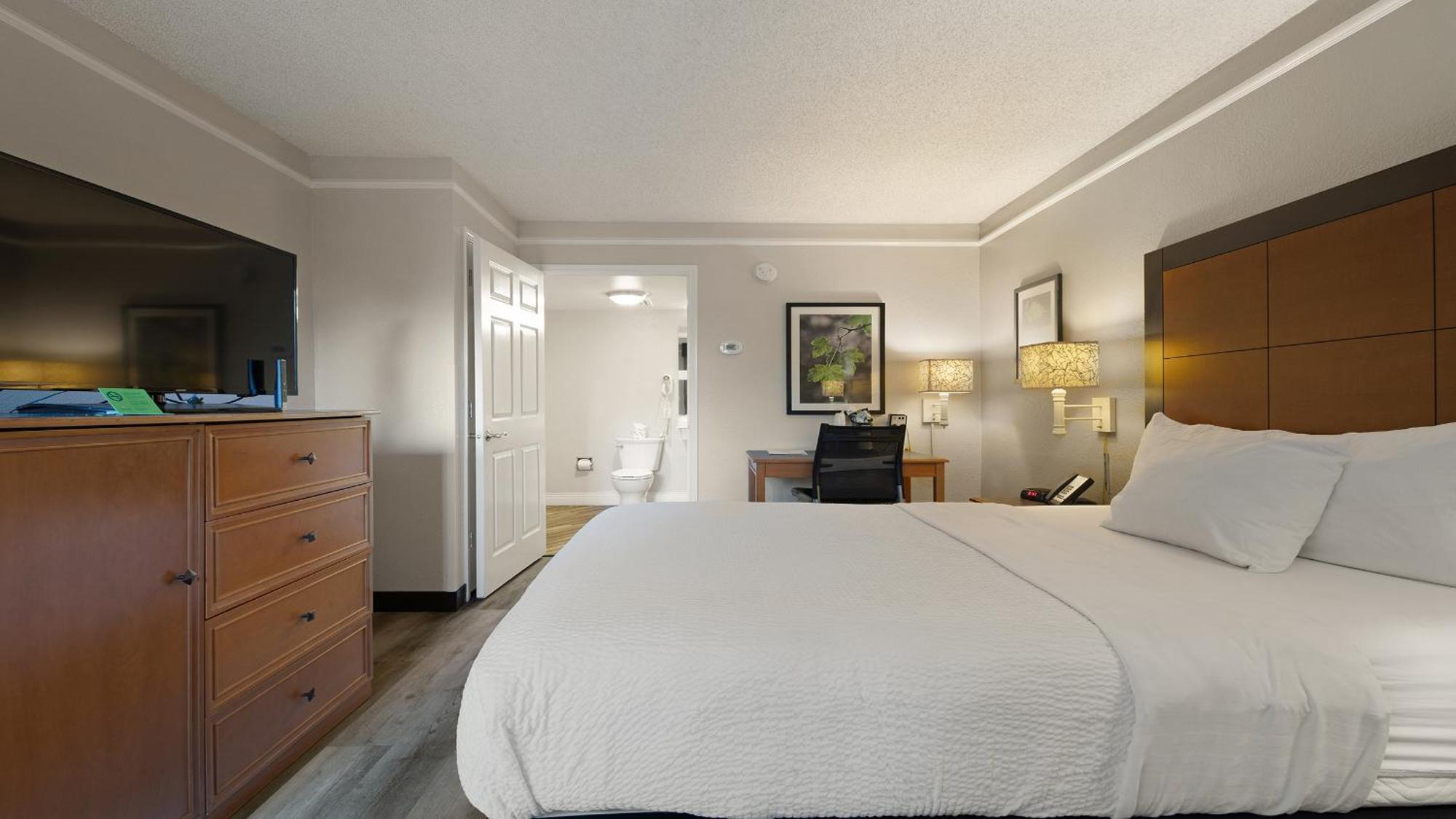 Howard Johnson By Wyndham Sacramento Downtown Exterior foto